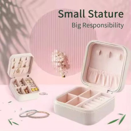 Jewellery organizer featured in women’s pamper gift box