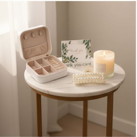 Jewellery organizer featured in women’s pamper gift box